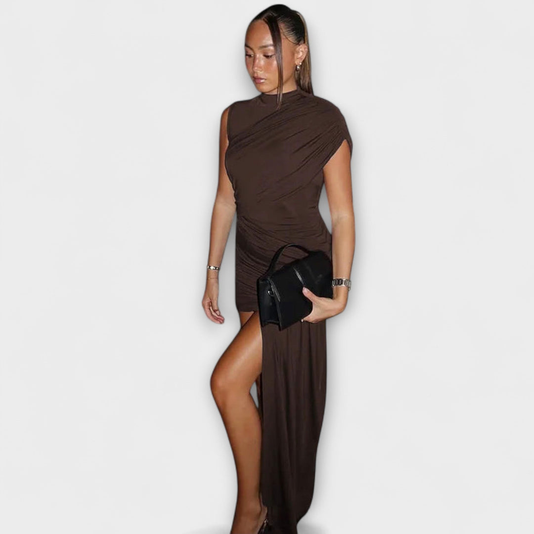 Aurora - Elegant and Fitted Dress with Round Neckline and Pleats