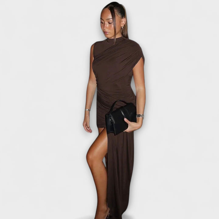 Aurora - Elegant and Fitted Dress with Round Neckline and Pleats