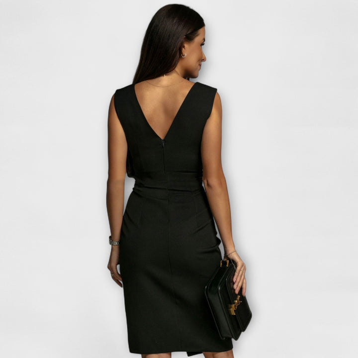 Desi - Fitted Dress with V-Neck
