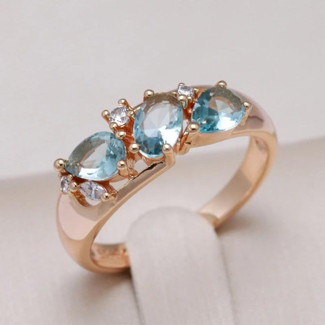 Classic Blue Vintage Zirconia Ring in Gold