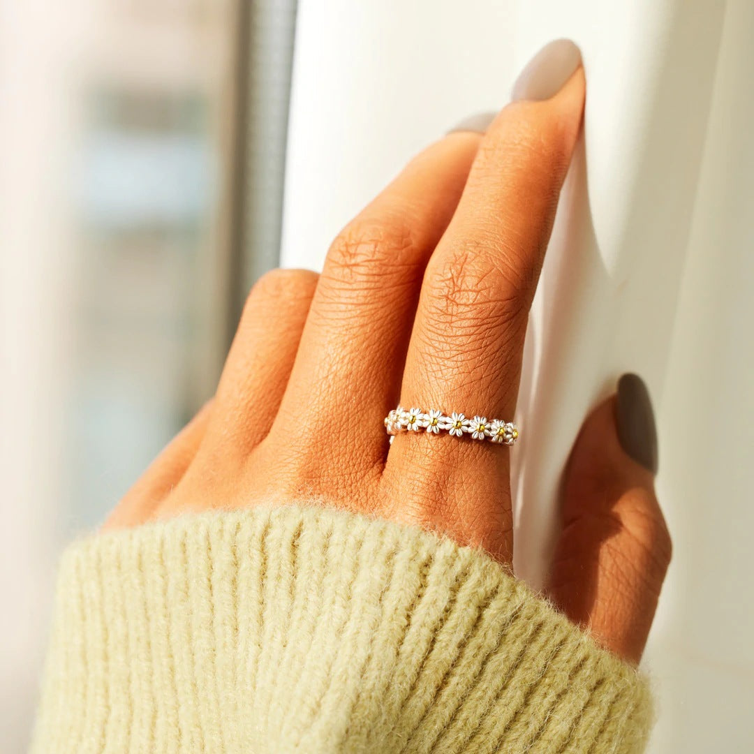 Elegant Floral Garden Ring