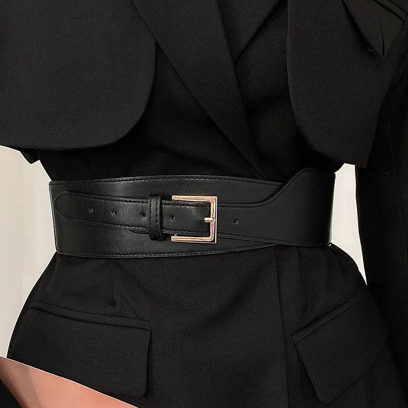 Emma Cinto black cincher