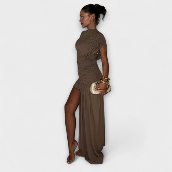Aurora - Elegant and Fitted Dress with Round Neckline and Pleats