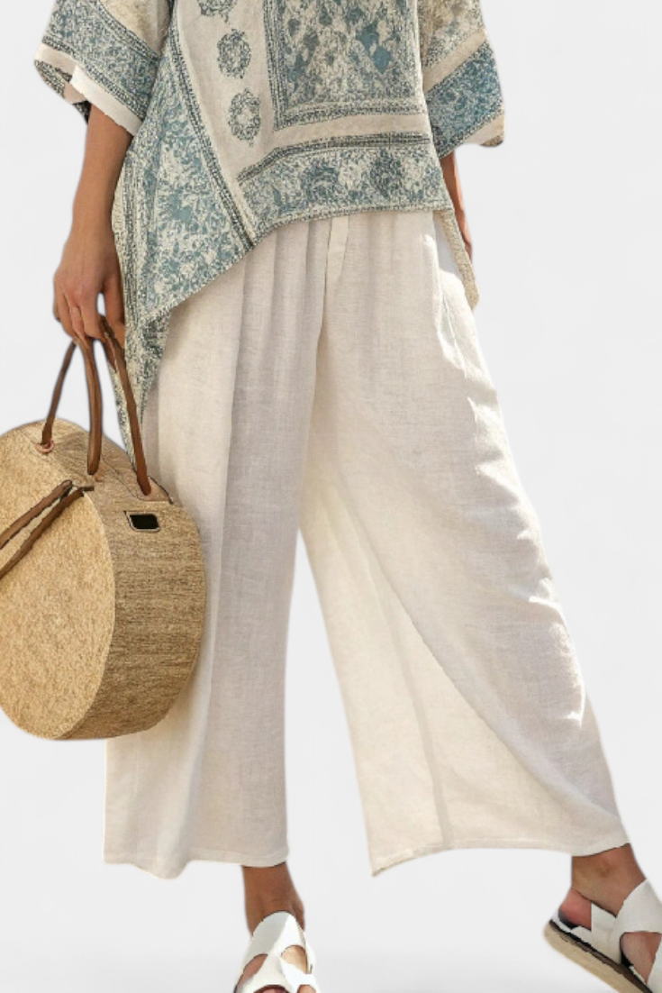 Quinley | Comfortable Printed Blouse & White Wide-Leg Pants